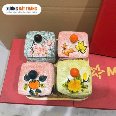 Alternative view of Bộ 4 hũ mứt quà tặng dáng vuông nhiều màu hoạ tiết hoa đào, lá phong, hoa hồng, quả hồng XBT-KM01