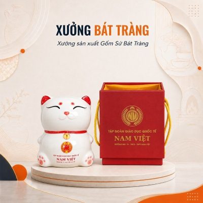 Heo đất in logo hình mèo thần tài màu trắng tai đỏ kích thước 15x15x11cm XBT-HĐ02 - Ảnh đại diện