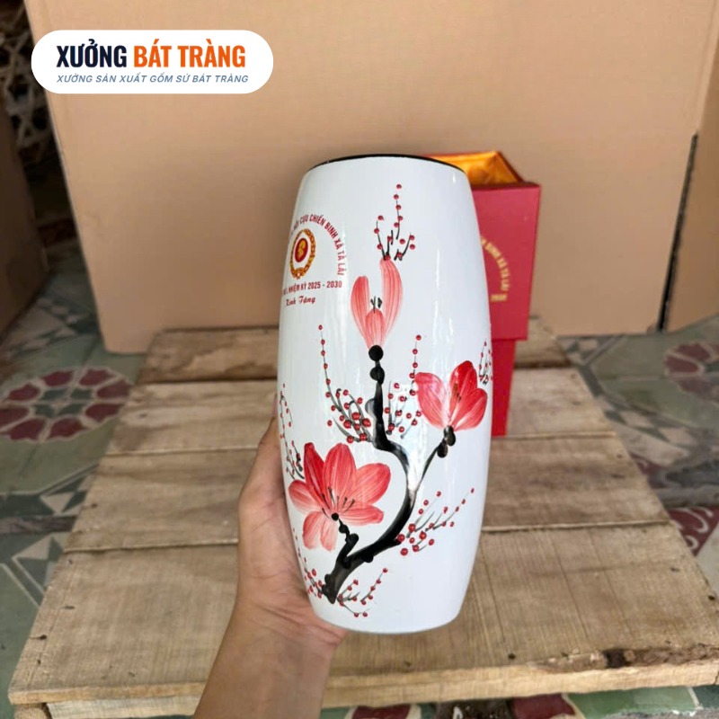 Lọ hoa in logo màu trắng dáng bom vẽ hoạ tiết hoa đảo đỏ chiều cao 24cm XBT-LH01 - Ảnh 5