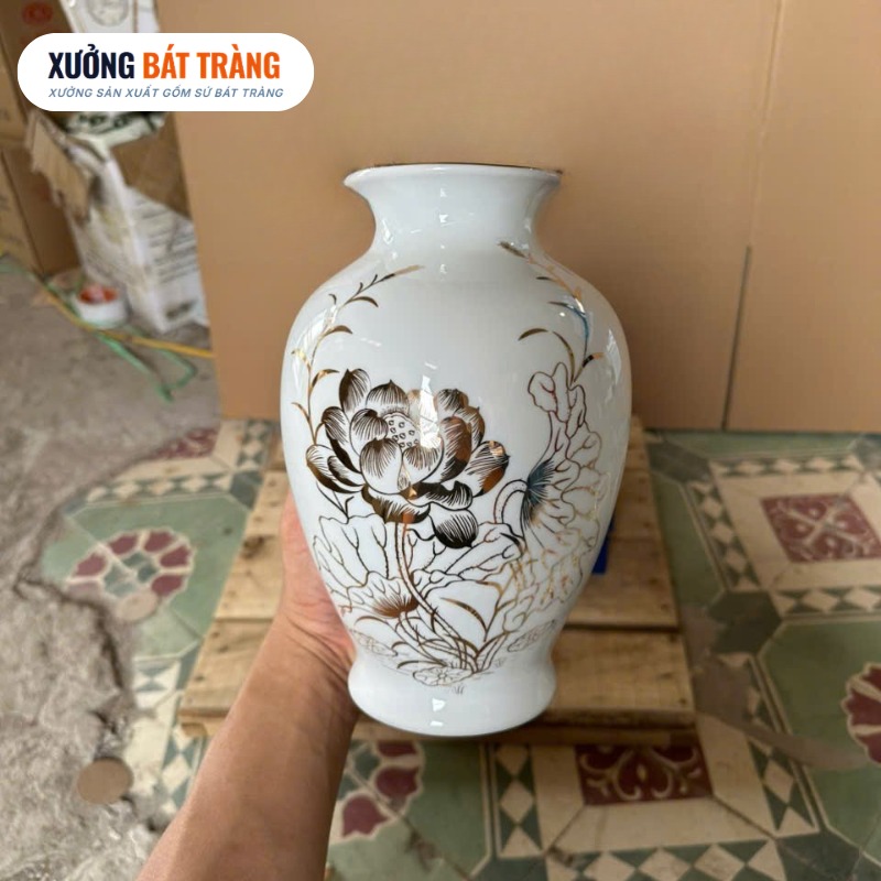 Lọ hoa in logo màu trắng dáng trứng loe vẽ vàng kim hoạ tiết hoa sen chiều cao 24cm XBT-LH03 - Ảnh 4