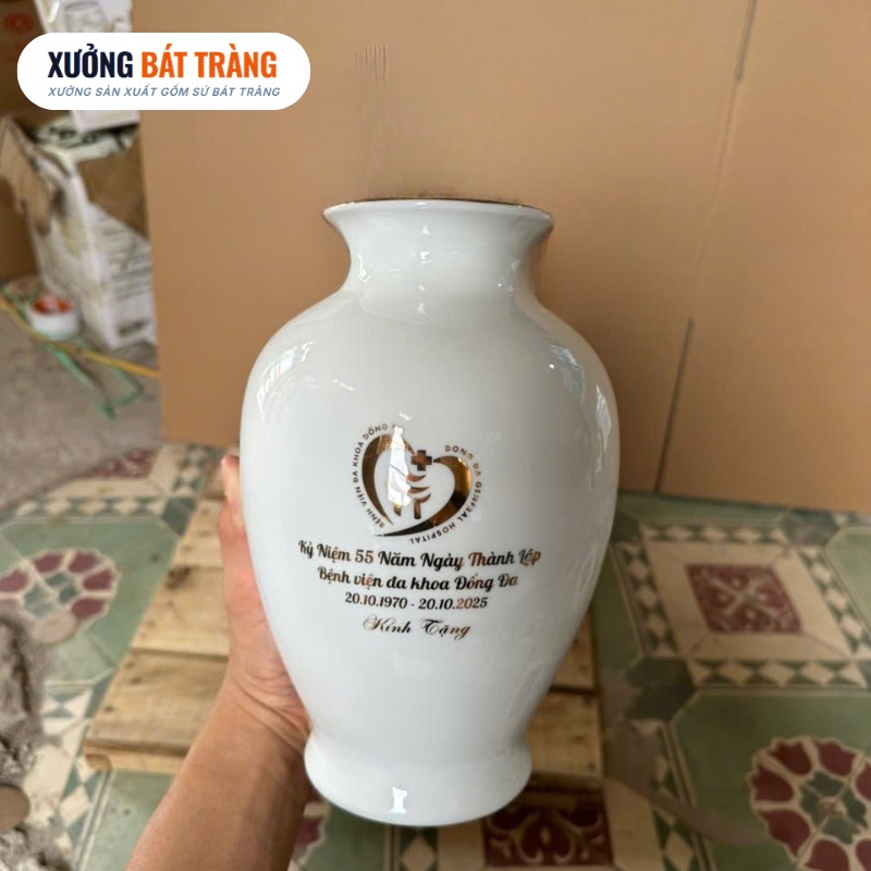 Lọ hoa in logo màu trắng dáng trứng loe vẽ vàng kim hoạ tiết hoa sen chiều cao 24cm XBT-LH03 - Ảnh 5