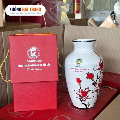 Alternative view of Lọ hoa in logo men xước màu trắng dáng lộc bình vẽ hoạ tiết hoa mộc lan chiều cao 27cm XBT-LH04