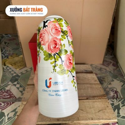Alternative view of Lọ hoa in logo men xước màu trắng dáng vò vẽ hoạ tiết hoa hồng chiều cao 31cm XBT-LH05