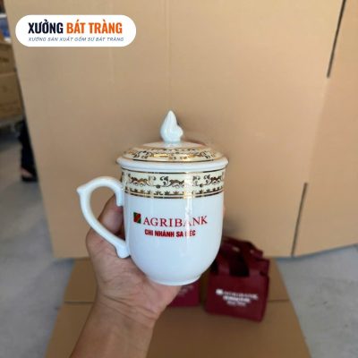 Alternative view of Ly sứ in logo dáng ngọn lửa có nắp màu trắng hoạ tiết in vàng kim dung tích 350ml XBT-LS05
