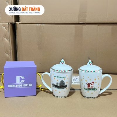 Alternative view of Ly sứ in logo dáng thóp có nắp màu trắng in hoạ tiết Giáng sinh dung tích 350ml XBT-LS03