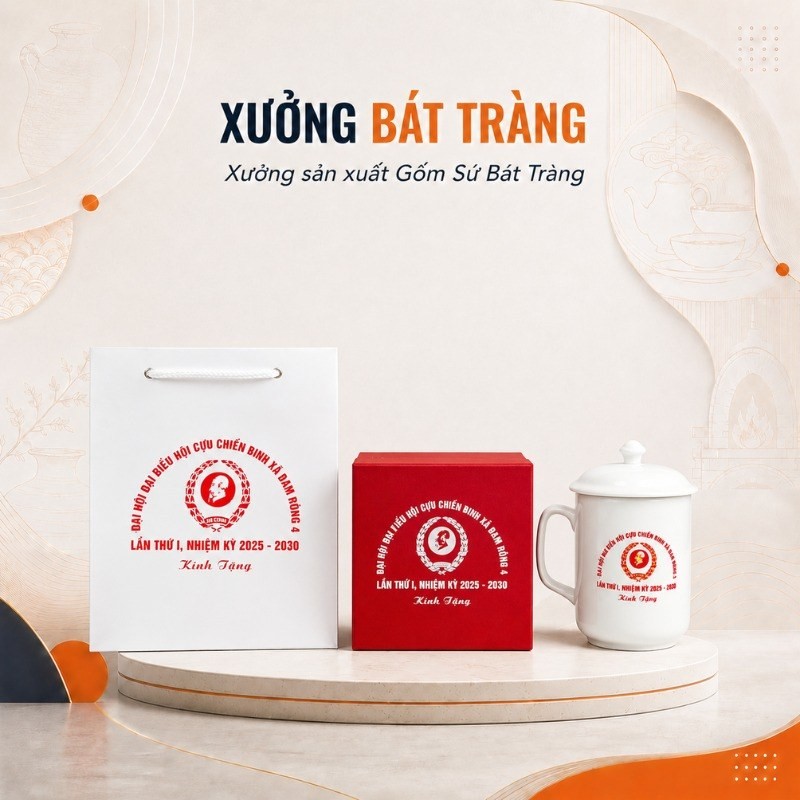 Bộ giải pháp quà tặng ly sứ trắng dáng trụ quai vuông có nắp in logo đại hội đồng bộ kèm hộp xi đỏ và túi giấy trang trọng